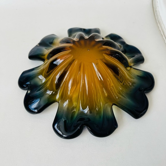 Vintage mid century Murano flower shape bowl - Picture 6 of 12